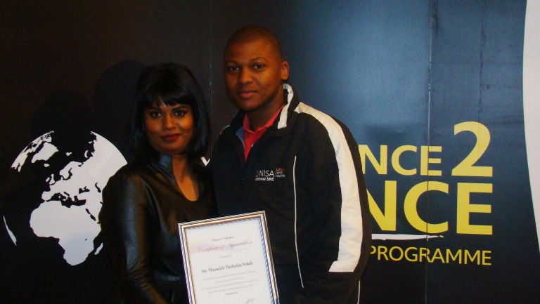Mr Phumele Nokele a Unisa student learning ambassador receiving a certificate of appreciation from Dr Genevieve James

