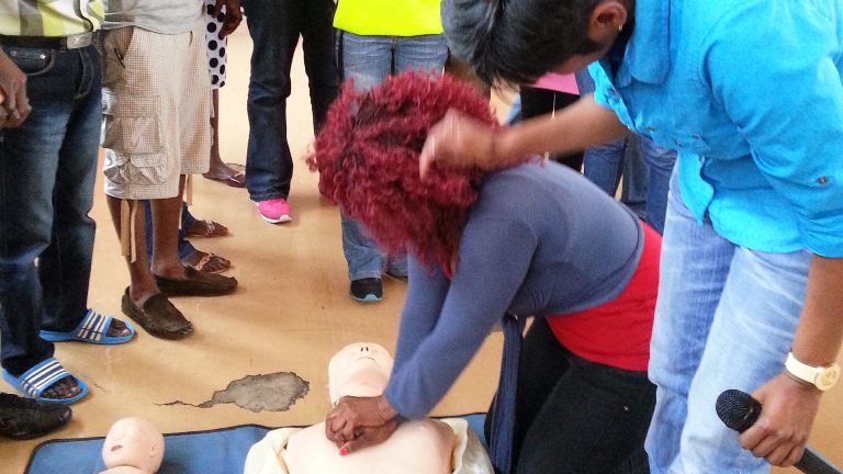 Dr Saras Reddy explaining CPR procedure in a practical demonstration during group work
