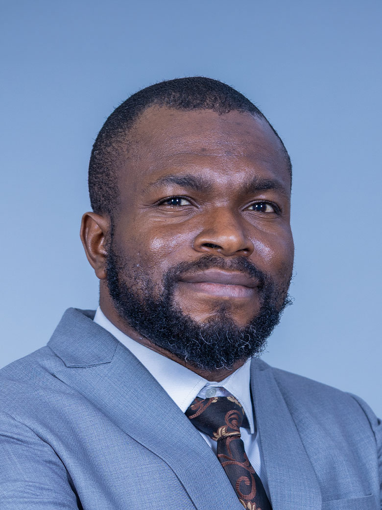 Dr A Ayeni