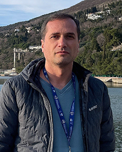 Dr-M-Akbari-2WEB.png