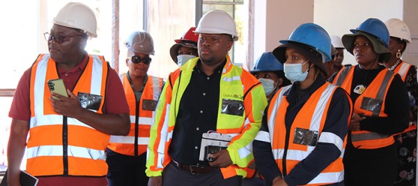 (Second,%20from%20left)%20Feresane%20Sibeko,%20Executive%20Director:%20Facilities%20Management,%20with%20members%20from%20the%20Department%20of%20Higher%20Education,%20the%20National%20Treasury%20and%20the%20construction%20team.