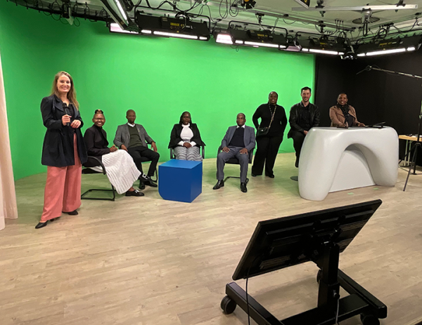 The%20Unisa%20delegation%20experiencing%20FernUni%E2%80%99s%20interactive%20multimedia%20centre