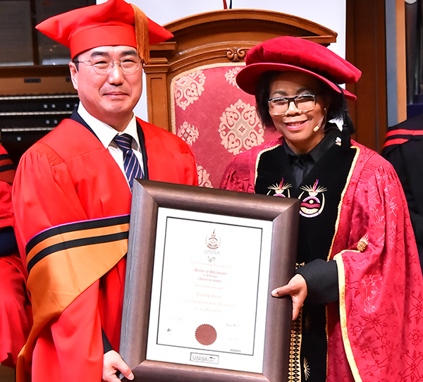 Honorary-doctorate-General-Secretary-Council-World-Mission-2.jpg