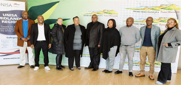 From%20right:%20Mamogolo%20Moshugi%20(Manager:%20Communication),%20Gladwell%20Marebane%20(Deputy%20Director:%20Unisa%20Tuition%20Support),%20Lebohang%20Moshwaliba%20(Manager:%20Rural%20Development%20and%20Agriculture),%20Moipone%20Nkomo%20(Director:%20Technical%20Services),%20Ronnie%20Mokoena%20(Director:%20Corporate%20Services),%20Takatso%20Lebanya%20(Municipal%20Manager),%20Gugu%20Masinga%20(Unisa%20College%20of%20Agriculture%20and%20Environmental%20Sciences),%20Dr%20Mutambuli%20Hadji%20(Unisa%20Recognition%20of%20Prior%20Learning%20Specialist),%20and%20Winston%20Rampedi%20(Communication%20and%20Marketing%20Manager,%20Unisa%20Midlands%20Region)