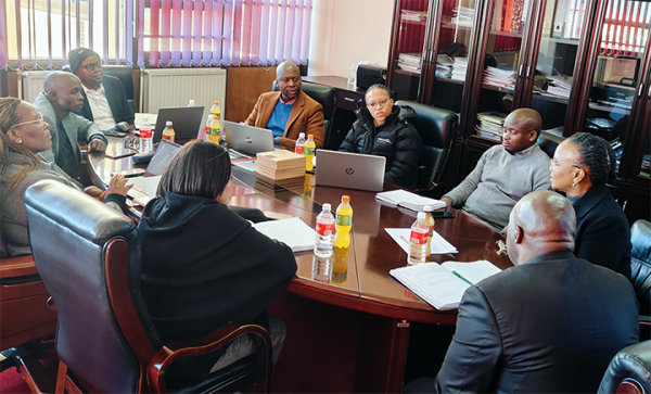 The%20Unisa%20team%20in%20discussion%20with%20the%20Thabo%20Mofutsanyana%20District%20Municipality%20mayoral%20committee
