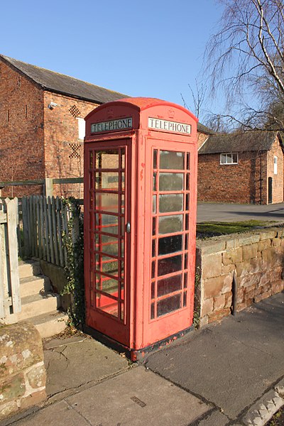 File:Telephone kiosk, Aldford.jpg