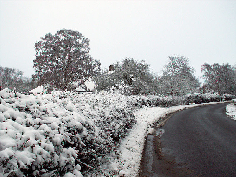 File:A road into Old Somerby, Lincolnshire - Dec 2005.JPG