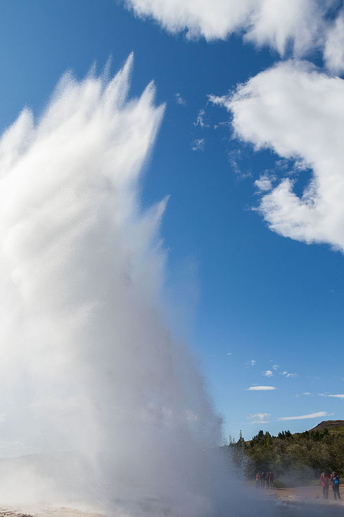 File:Strokkur, Área geotérmica de Geysir, Suðurland, Islandia, 2014-08-16, DD 090.JPG
