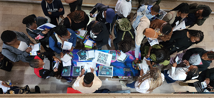 Students%20interacting%20with%20exhibitors_body.png