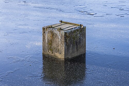 Concrete drainage on the frozen Knollenteich, Hof in Bavaria