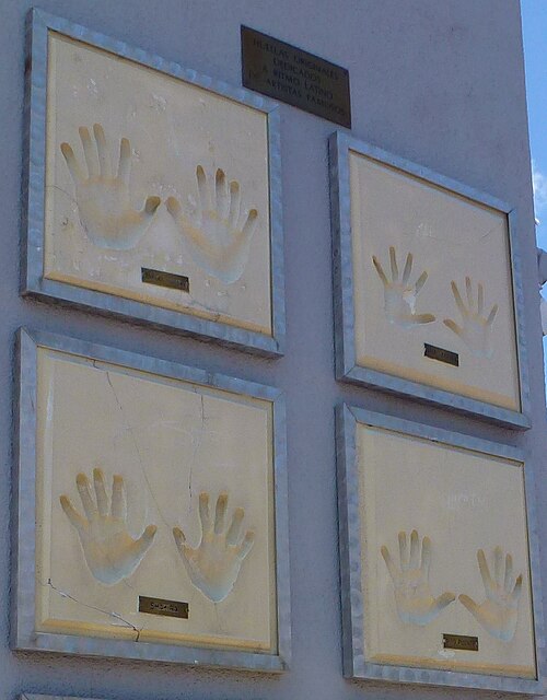 File:Ritmo Latino's Hanprints at San Fernando Mall.jpg