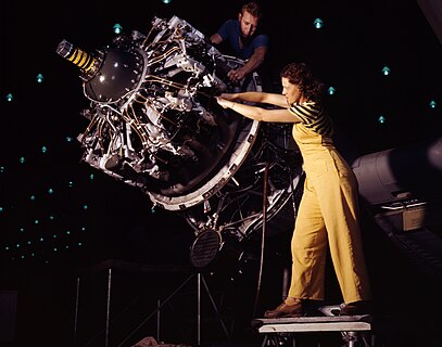 United States aircraft production workers in 1942