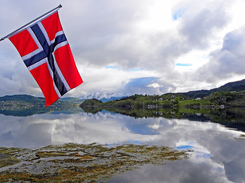 17. mai på Fjellskålnes i Osterfjorden