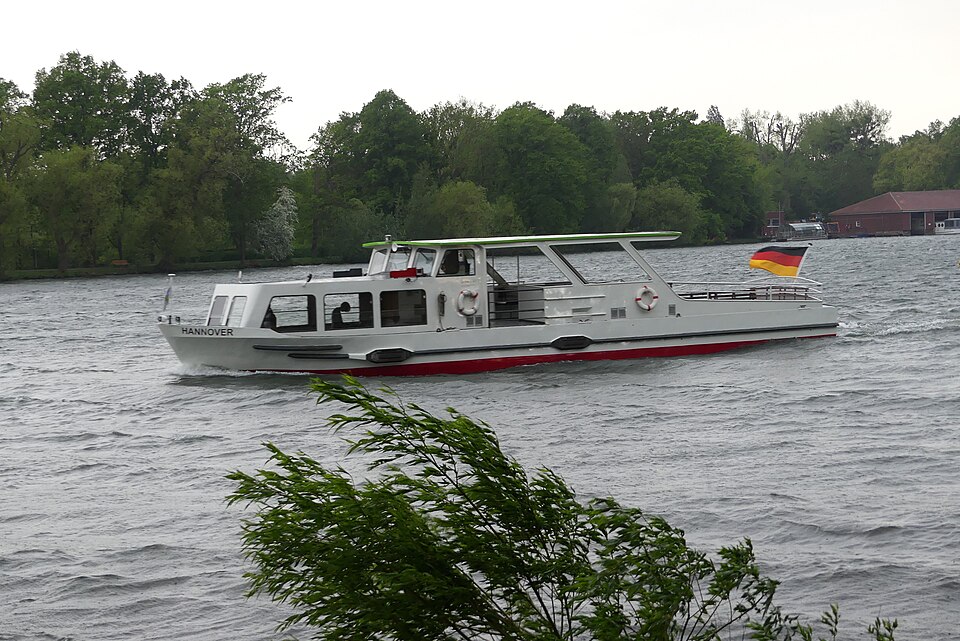 Storm against airstream on Maschsee in Hannover