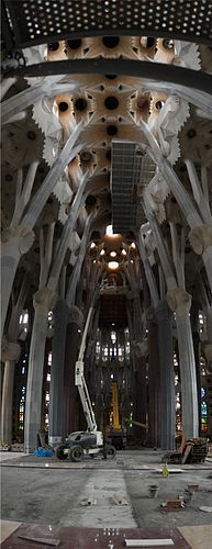 Sagrada Familia interior stereographic vertical panorama 2010.jpg
