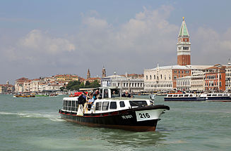 Venezia Motoscafo 216 R01.jpg