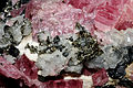Rhodocrosite, quartz, galène, pyrite, fluorine (Chine).jpg