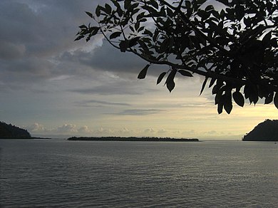 A view of Golfito, a bay in southern Costa Rica, with the Golfo Dulce beyond the island. The viewpoint is somewhere on the road between the two halves of the village Golfito. Compare with Image:DirkvdM_golfito-1.jpg. The narrow peninsula there is in the centre here