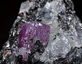 Rubis, almandin, biotite, plagioclase, Russia.jpg