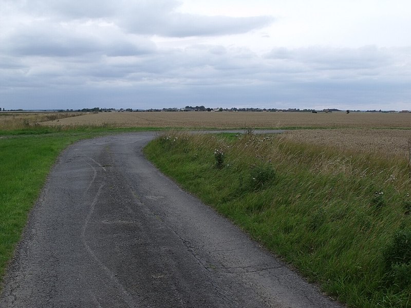 File:Right Angle Bend in Lane - geograph.org.uk - 2563679.jpg