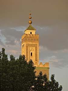Minaret mosquee paris orage.jpg