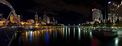 Yarra Night Panorama, Melbourne - Feb 2005.jpg
