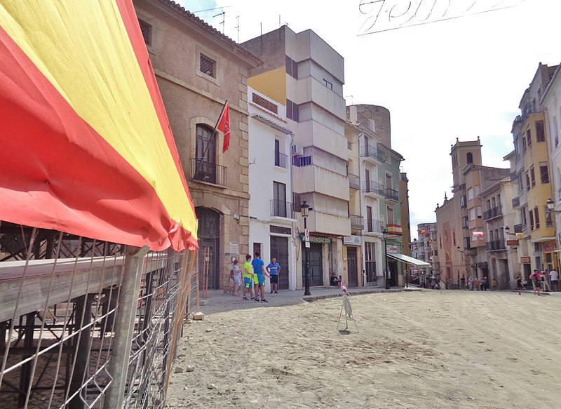 File:Segorbe. Entrada de Toros. Calle Colón 1.jpg