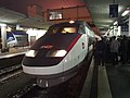 Rame de TGV Sud-Est numéro 15 rénovée dans sa nouvelle livrée « Carmillon ». Exposée en avant-première en gare de Mulhouse-Ville