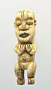 Frauenfigur, Amulett mu po, Kameruner Grasland, Bamunkung; im Staedtischen Museum Braunschweig.jpg