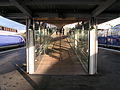 Rampe d'accès aux quais de la gare de Belfort - Montbéliard TGV. À gauche la rame de TGV Duplex Dasye numéro 746, à droite la rame de TGV Euroduplex (2N2) numéro 4703