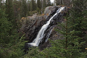 Hepoköngäs waterfall long eposure 2009-10-03.JPG