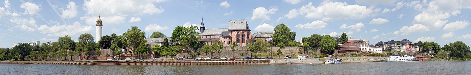 Frankfurt on the Main: Waterside of the district Hoechst as seen from the southern side of the Main