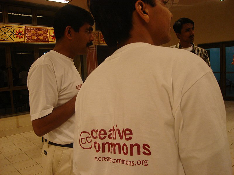 File:Indian young men in Creative Commons tee shirts, Mumbai 2007.jpg