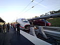 À gauche la rame de train à grande vitesse allemande ICE type DB 407 ou Velaro D, à droite la rame de train à grande vitesse AGV d'Alstom, en livrée rouge NTV .Italo, stationnées en gare de Besançon Franche-Comté TGV