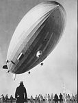 1936 Hindenburg landing.jpg