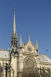Flèche et rosace transept sud Notre-Dame de Paris.jpg